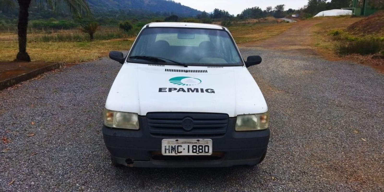 Epamig realiza leilão com 178 itens, de carros a tratores