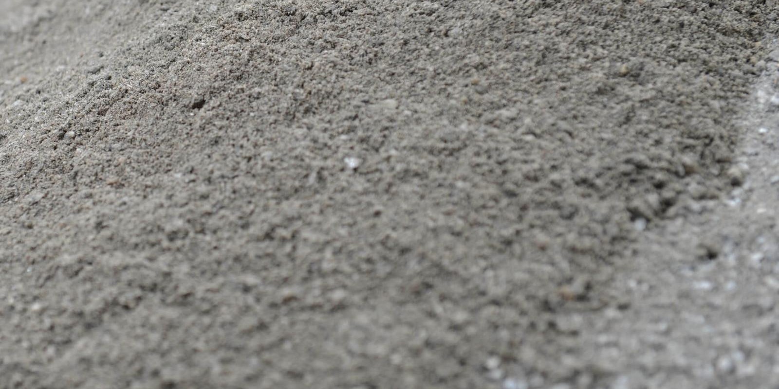 Uso de pó de rocha aumenta nutrientes do solo