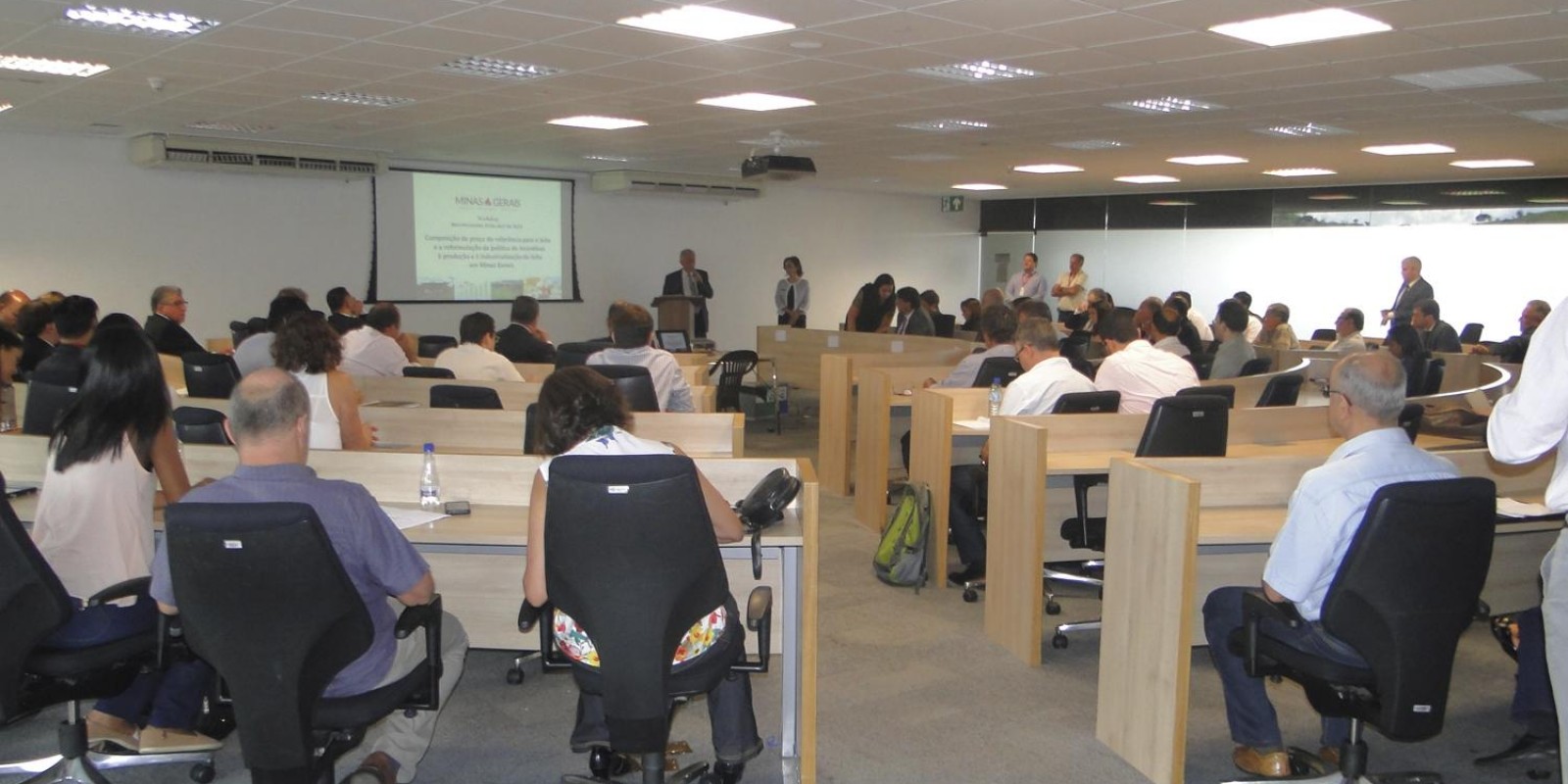 Governo de Minas propõe a criação do Grupo Permanente de Estudos para a cadeia produtiva de lácteos  Governo de Minas propõe a criação do Grupo Permanente de Estudos para a cadeia produtiva de lácteos