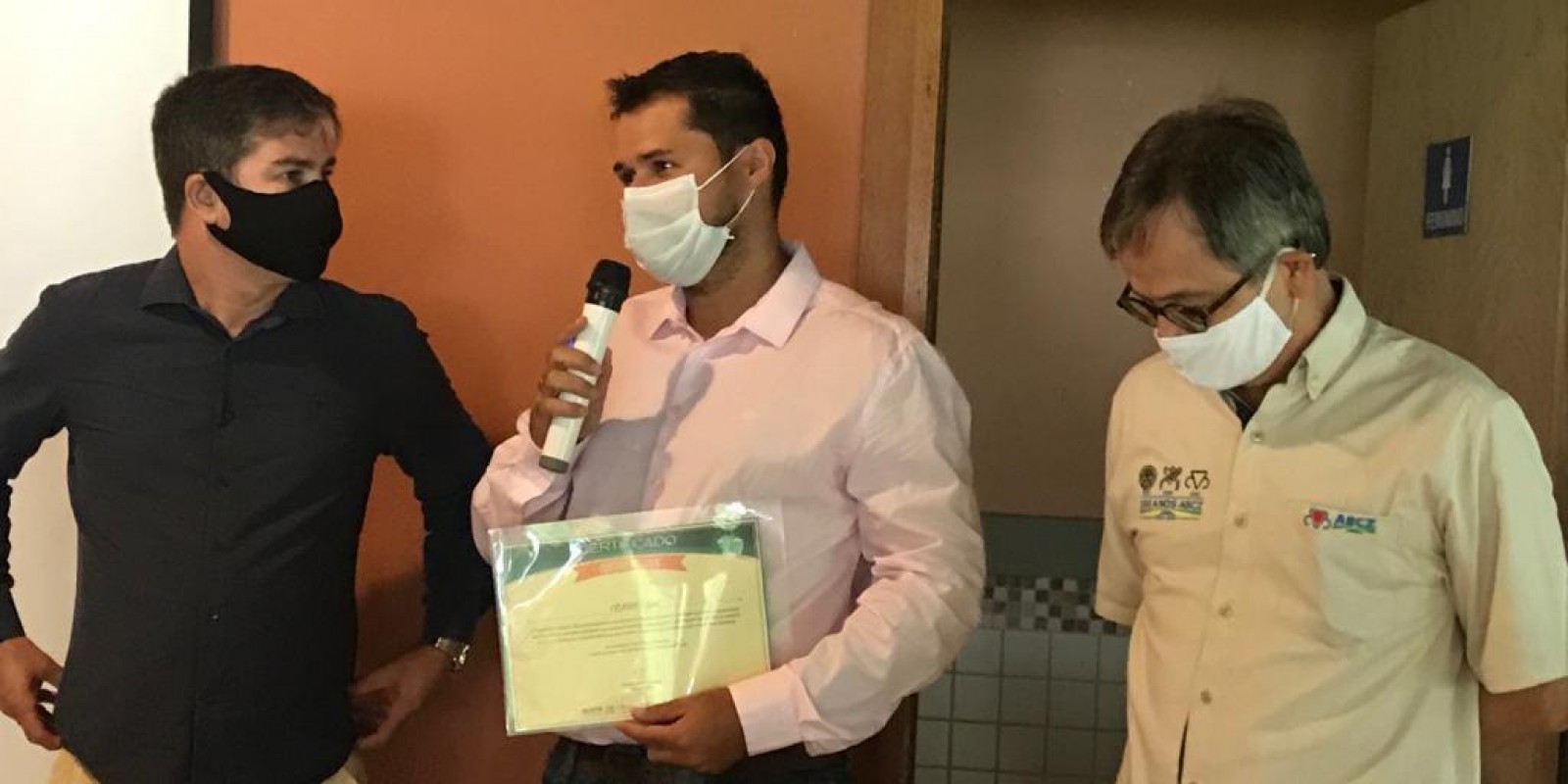 EPAMIG recebe homenagem da Emater-MG por trabalhos de recuperação de pastagens EPAMIG recebe homenagem da Emater-MG por trabalhos de recuperação de pastagens